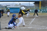 2019年4月6日に行われた第48回総合グラウンド杯争奪選抜野球大会、(株）三條機械製作所対弥彦クラブの試合